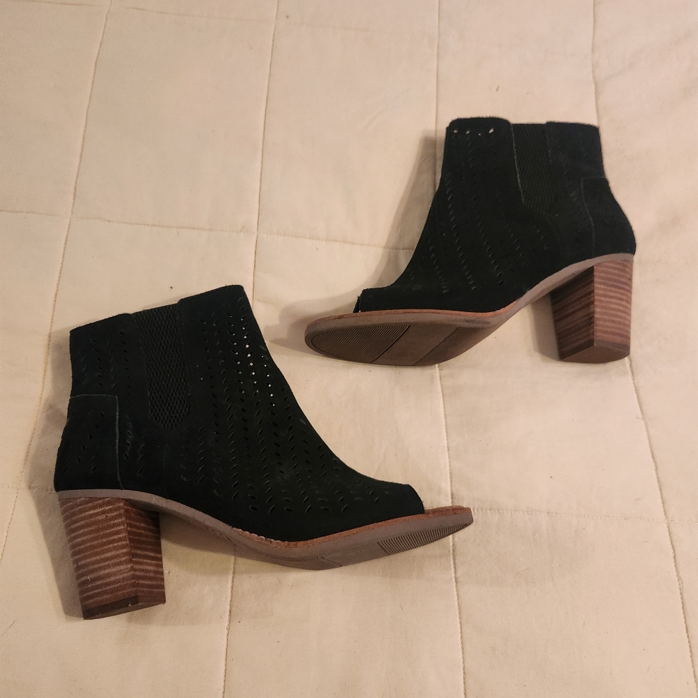Toms Ankle Booties Black Peep Toe Sandals Sz 10 Majorca Lazer Cut Block Heel EUC